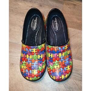 Easy Works by Easy Street Puzzle Pattern Slip Resistant Clogs